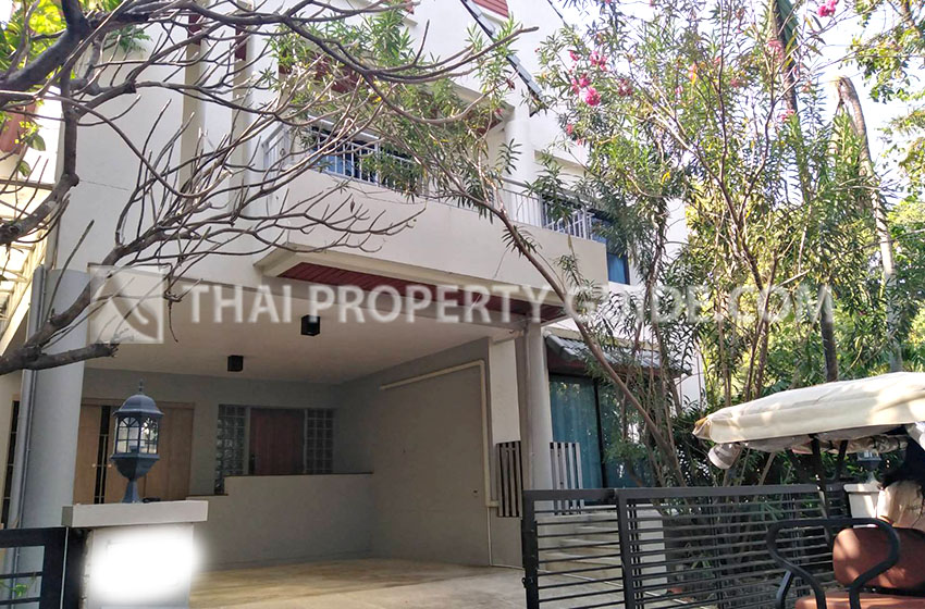 House with Private Pool in Nichada Thani 